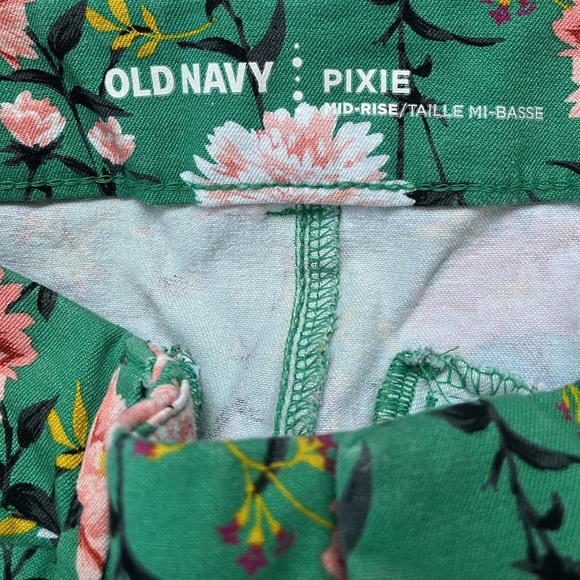 Old Navy Pixie Mid-Rise Green Floral Tapered Leg, Size 2 VERY GOOD CONDITION - Picture 3 of 4